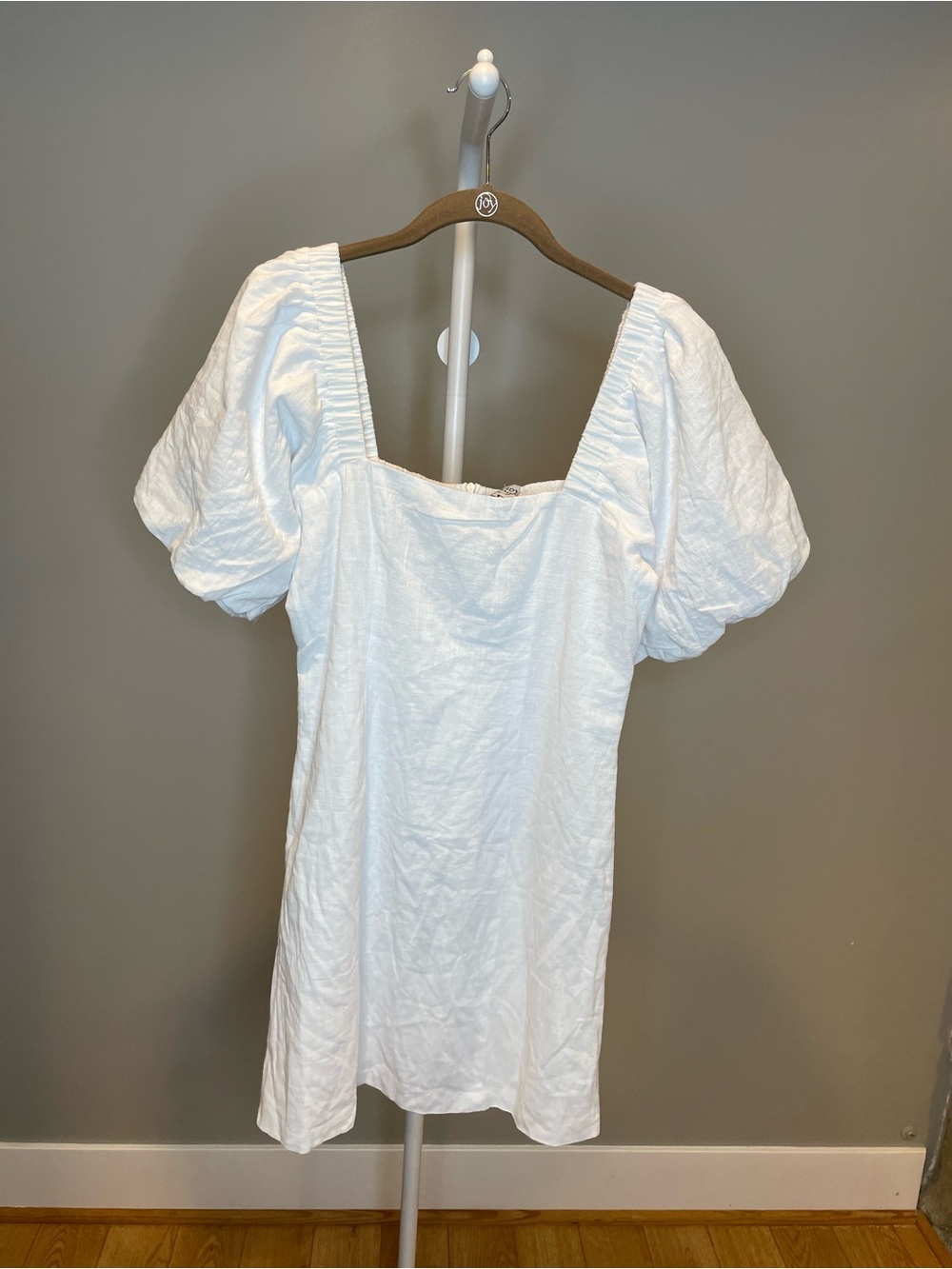 SNDYS. Square-Neck White Mini Dress with Puff Sleeves